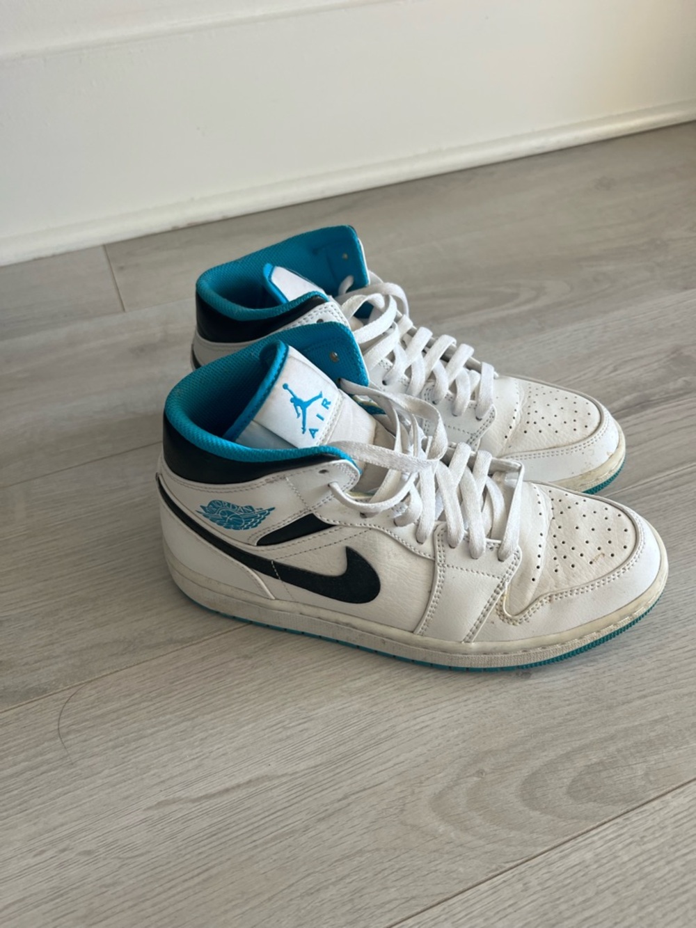 Nike White Black Teal Mid-Top Sneakers